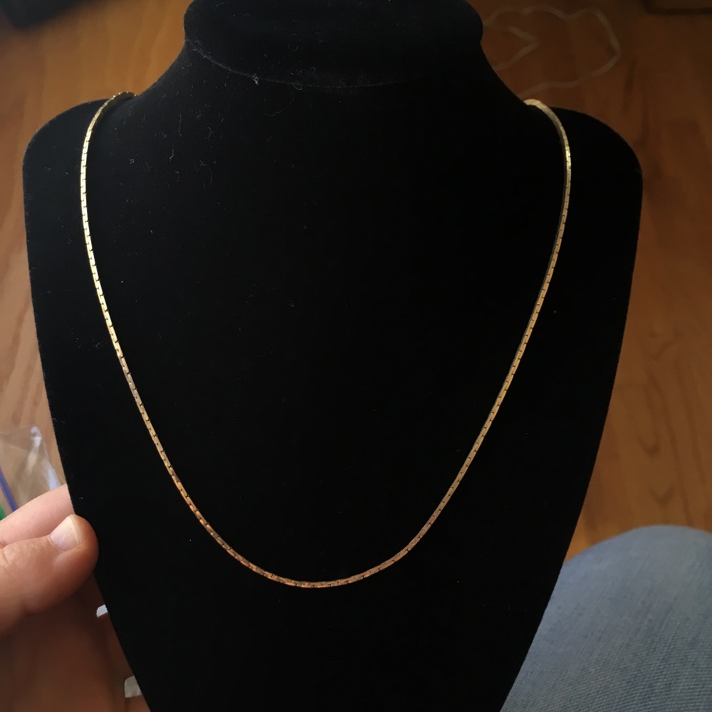 Simple Vintage gold like chain necklace.